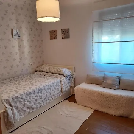 A 150 Metros De La Playa Y Del Puerto Deportivo *