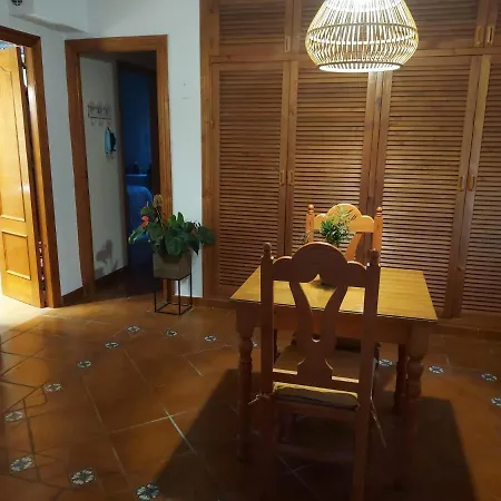 A 150 Metros De La Playa Y Del Puerto Deportivo Apartment