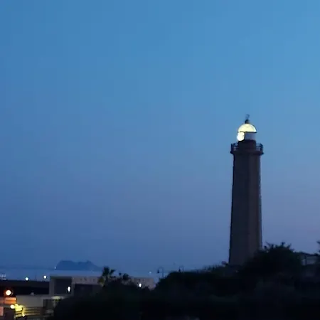 A 150 Metros De La Playa Y Del Puerto Deportivo