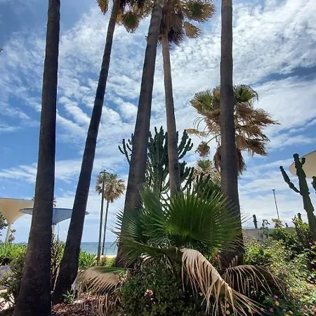 A 150 Metros De La Playa Y Del Puerto Deportivo *